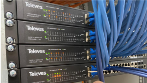 Layer2 Etagen-Switche von Televes zur Netzwerkverteilung und Versorgung der PoE-fähigen Accespoints (Bild: Televes)