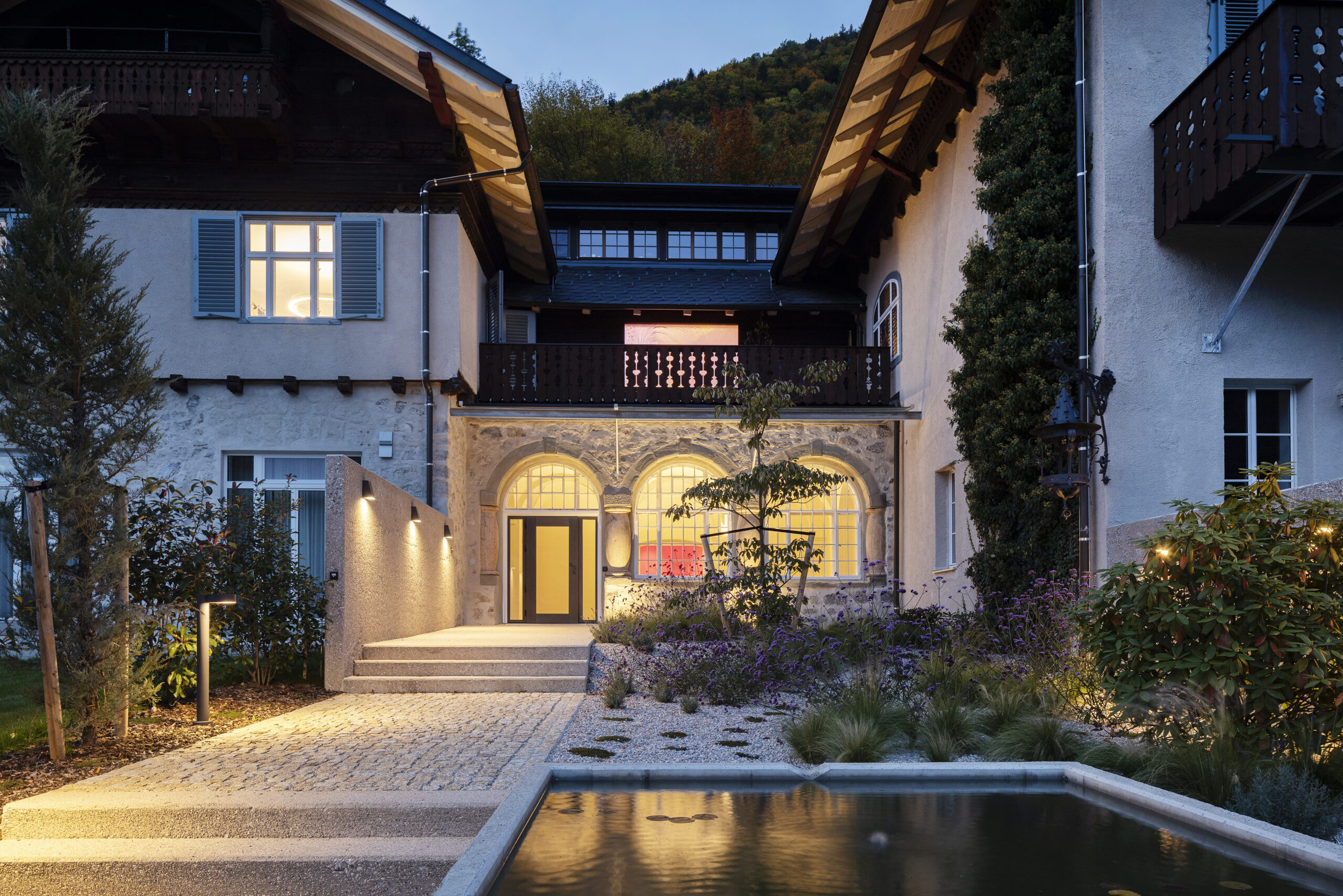 Villa Unterswänd in der Abenddämmerung