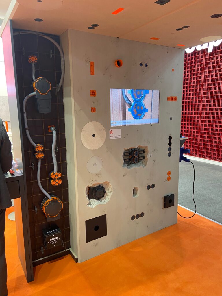 Auf dem Messestand wurde anhand von Modellen vorgeführt, wie Elektroinstallation funktioniert.