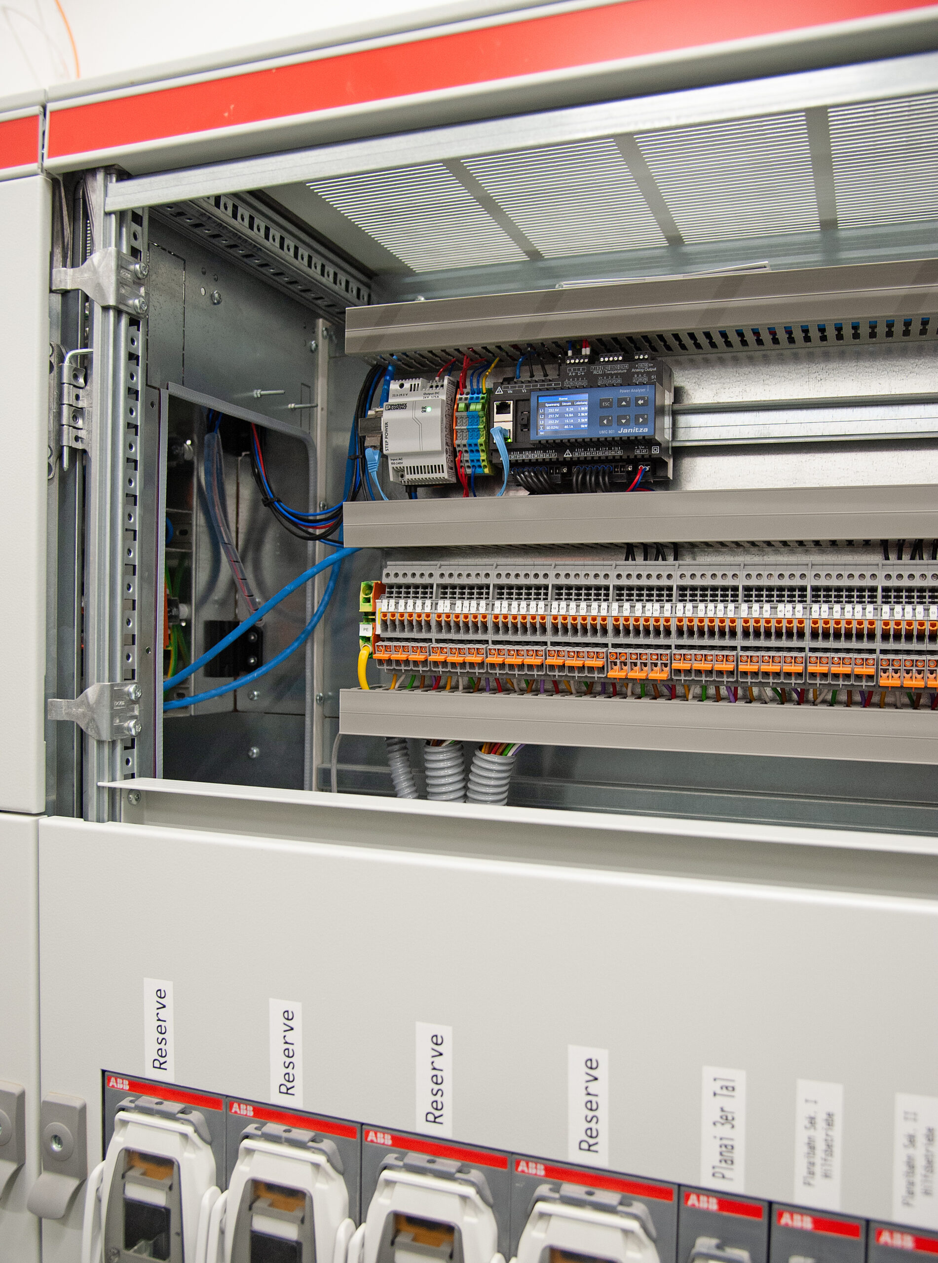 Janitza Messgeräte des Typs UMG 801 sind in der Mittelstation der Seilbahn verbaut.