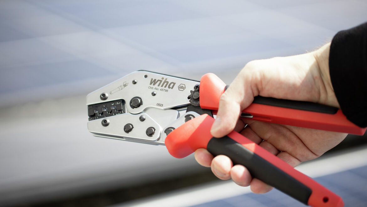 Wiha Mc4 Crimp Handhold 300dpi