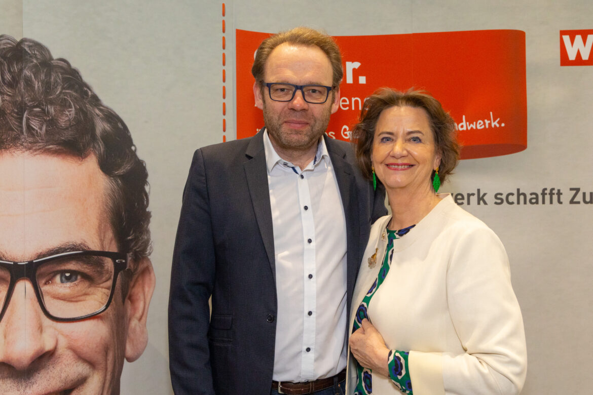 Bundesspartenobfrau Renate Scheichelbauer-Schuster undBIM-Stv. LIM-Stv. Günther Kober waren bei der Preisverleihung zugegen.