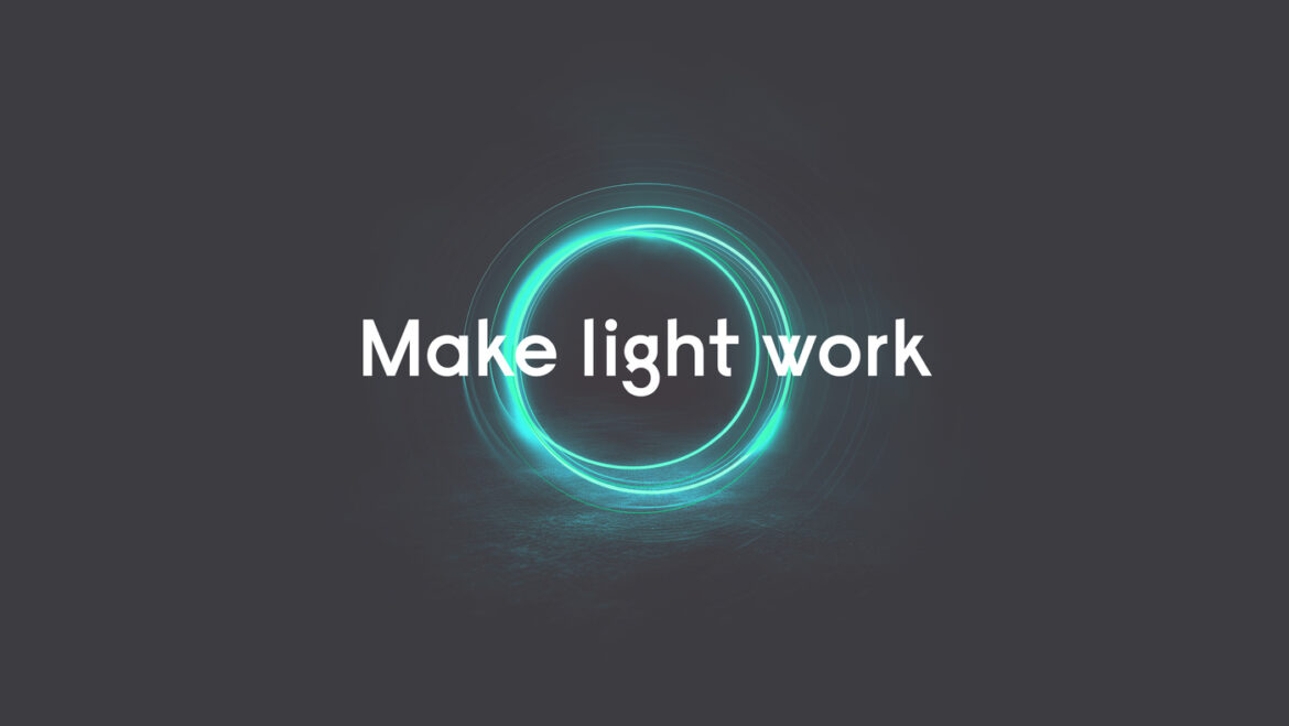 Grafisches Design mit einem leuchtenden Ring und dem Text "Make light work".